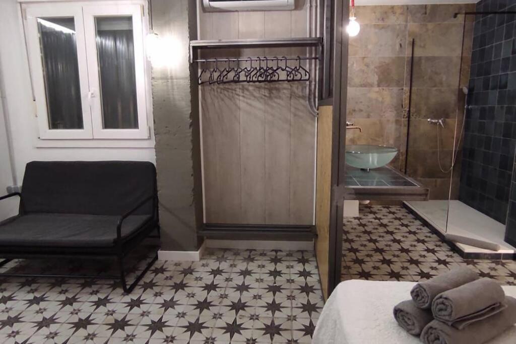Estudio Industrial A 9' Del Centro En Metro サン・ホアン・デ・アスナルファラチェ エクステリア 写真